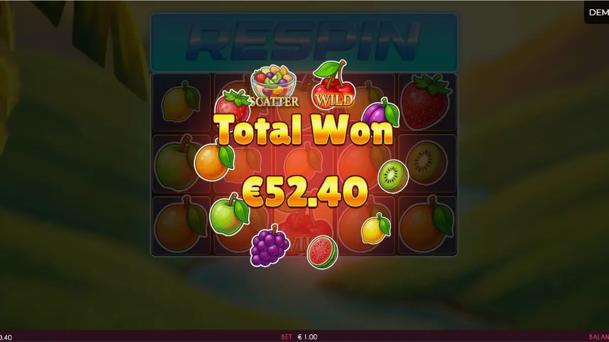 Tampilan visual slot Fruits Madness dengan simbol buah ceria dan latar belakang karnaval.